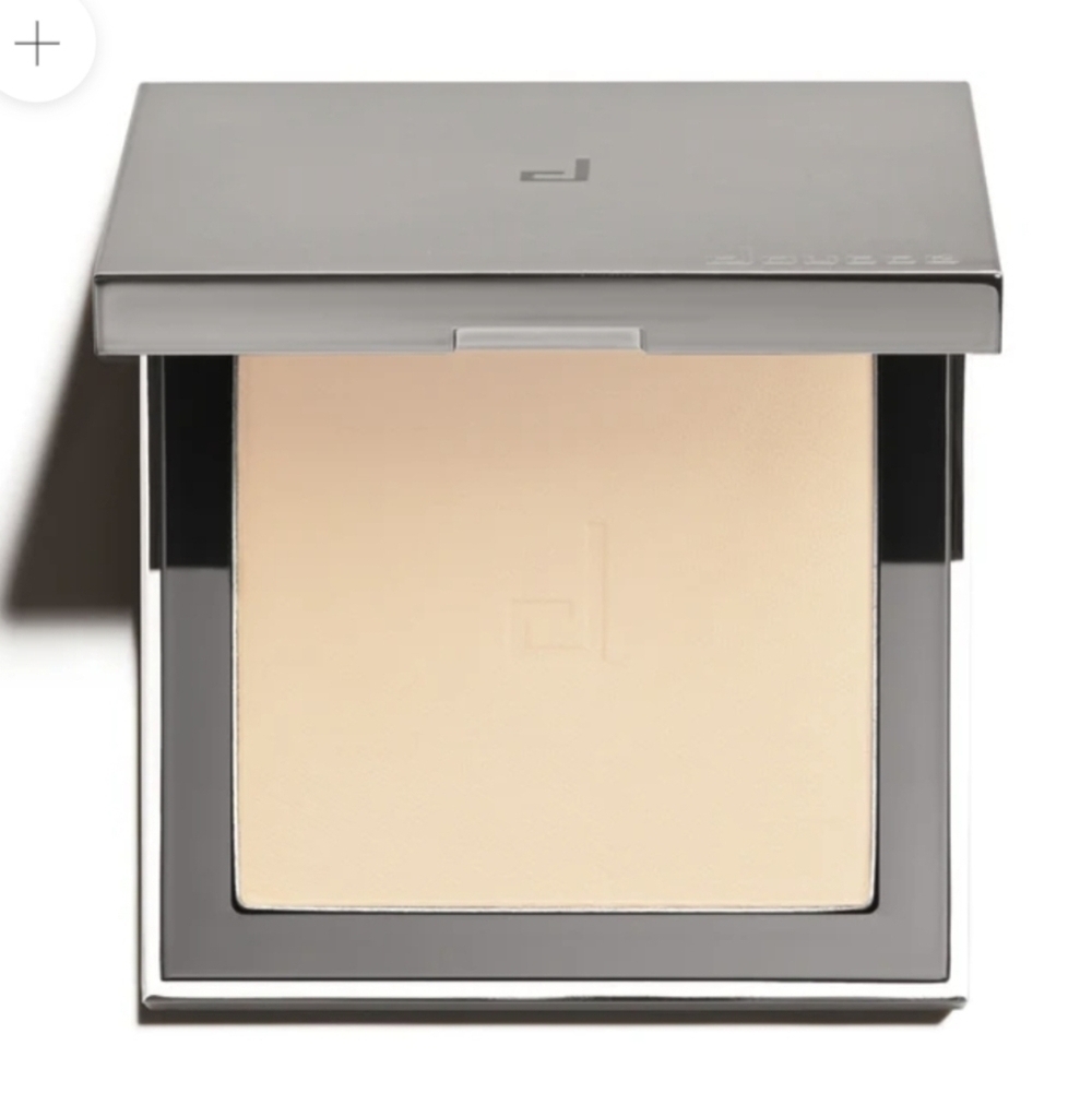 NWOT Doucce Cache Creme Powder Foundation YL3